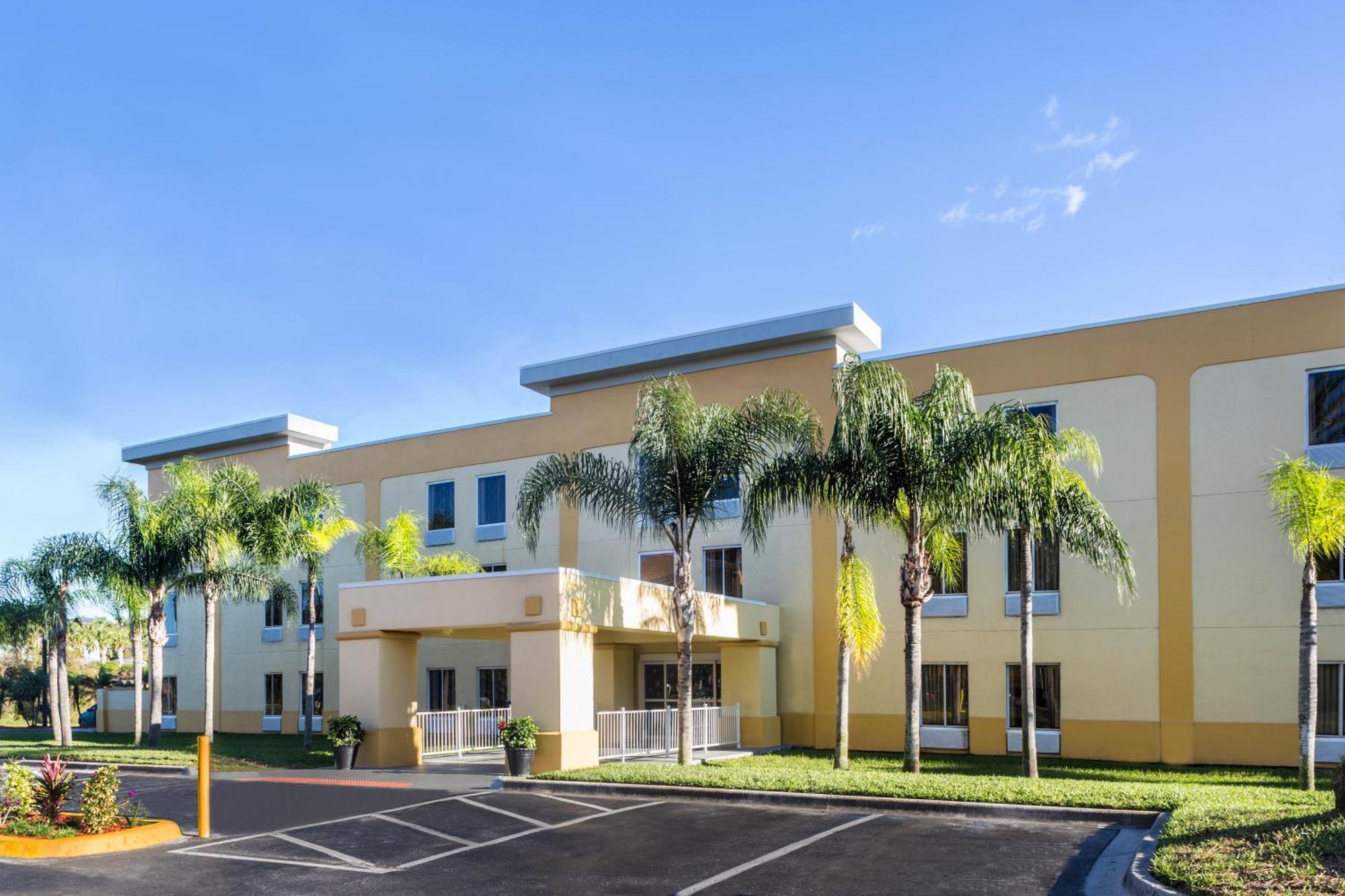 La Quinta By Wyndham Orlando Universal Area - Free Shuttle To Universal Luaran gambar